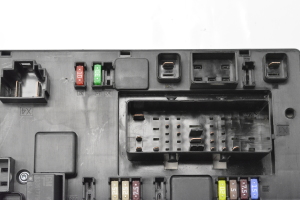 Opel Astra J (2009–2017) Sicherungskasten Innenraum 13302301 - 3