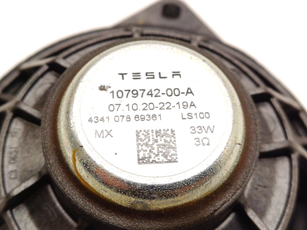 TESLA Model 3 1 generation (2017-2024) Subwoofer 1079742-00-A 23128018