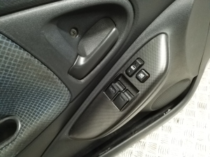 TOYOTA Yaris (1999–2005) Front door 670020D100 - 2