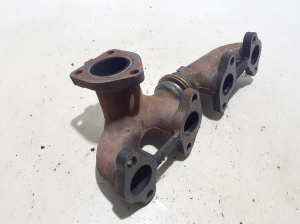  Exhaust manifold 