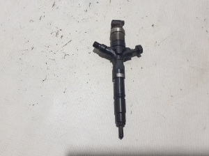  Fuel injector 