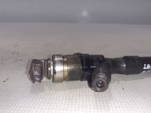  Fuel injector 