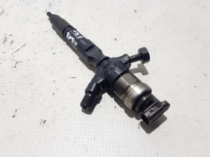  Fuel injector 