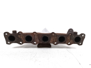  Exhaust manifold 