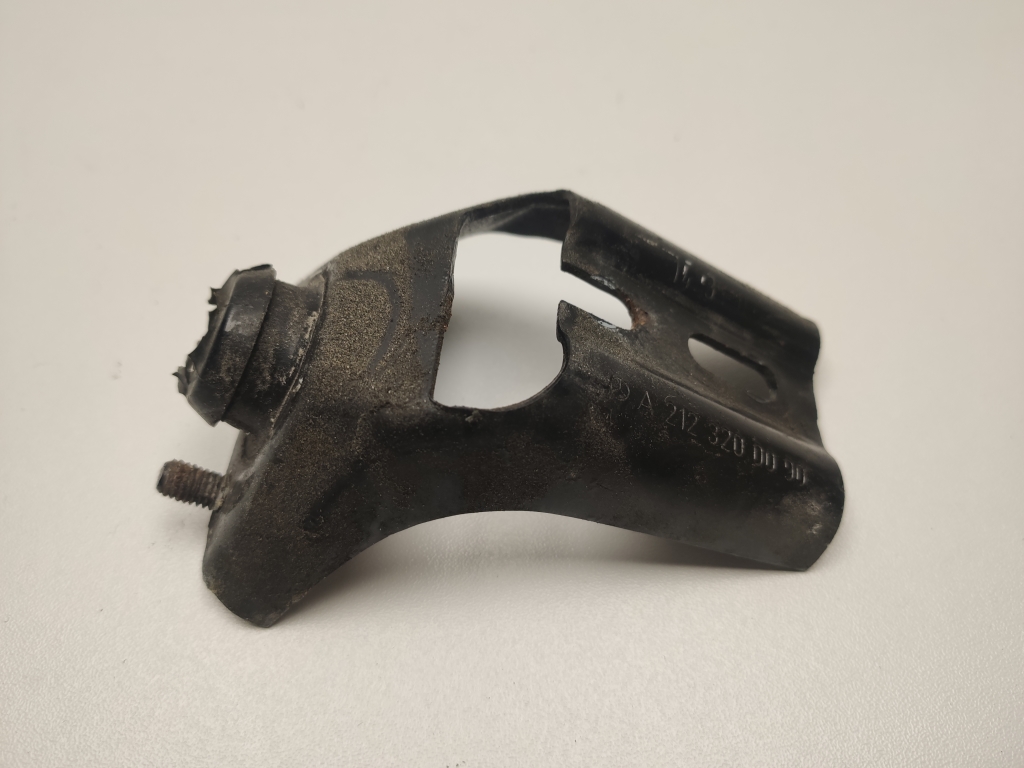 Mercedes Benz E-Class W212 (2009–2015) Muu kinnitus A2123200090 Mercedes Benz E-Class W212 (2009–2015) Muu kinnitus A2123200090