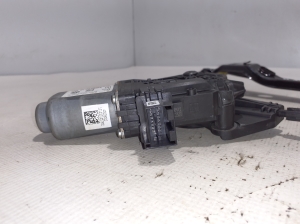 Volkswagen Amarok I (2010–2022) Priekšējo durvju logu pacēlājs 2H0837402C - 4