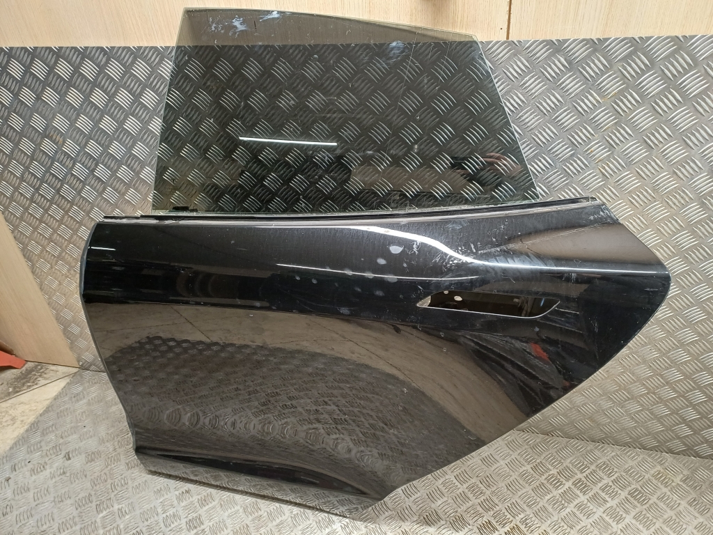 TESLA Model S 1 generation (2012-2024) Kairės pusės šoninės durys 6006394-E0-H 23128008
