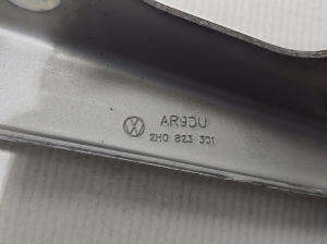 Volkswagen Amarok I (2010–2022) Hood hinge 2H0823301 - 2