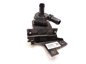   Pompe à eau auxiliaire  - LJ93-8C590-PB 