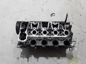   Engine head 