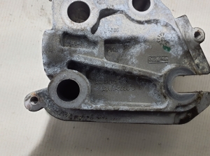  Engine holder 