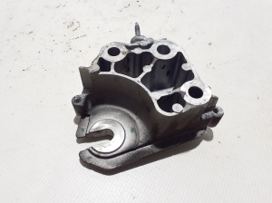  Engine holder 