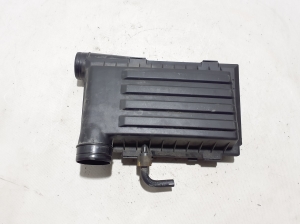 Volkswagen Passat B8 (2014–2023) Luftfiltergehäuse 04E129611G - 5