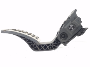 Mercedes Benz GLA-Class 156 (2013–2019) Accelerator pedal - 3