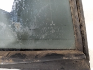 Mitsubishi Pajero III (1999–2006) Tagumise külgukse kolmnurkklaas - 3
