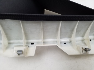  Interior trim of the rear strut 