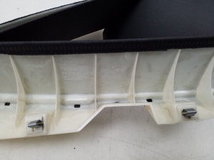  Interior trim of the rear strut 