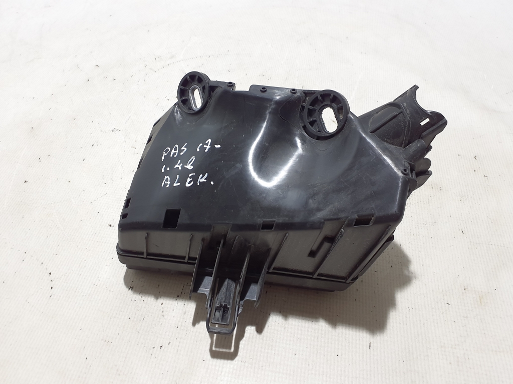 VOLKSWAGEN Passat B8 (2014-2023) Fuse box 5Q0907361B 23232323