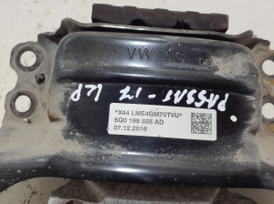 Volkswagen Passat B8 (2014–2023) Käigukasti padi 5Q0199555AD - 3
