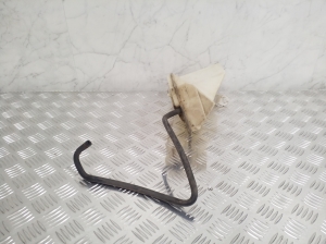Infiniti FX (2002–2008) Coolant reservoir - 4