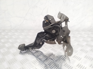 Infiniti FX (2002–2008) Parking brake pedal - 2