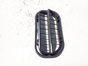  Rear wing ventilation grille 