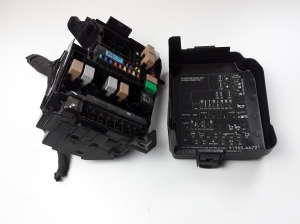  Fuse block holder under the hood 