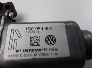 Front door window regulator motor - 1S0959801