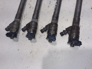  Fuel injector 