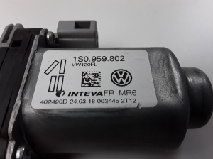 Skoda Citigo (2011–2026) Front door window regulator motor 1S0959802 - 3