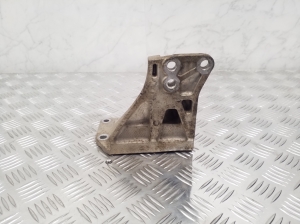 Infiniti FX (2002–2008) Engine bracket AF8R - 3