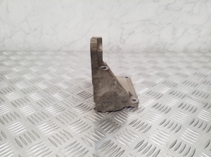 Infiniti FX (2002–2008) Engine bracket AF8R - 5