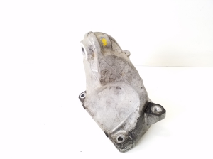  Engine holder 