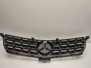  Front grille 