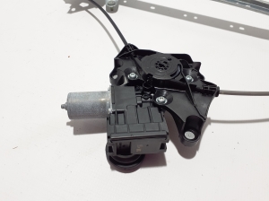TOYOTA RAV 4 A5 (2019–2026) Aizmugurējo durvju logu pacēlājs 6980442060 - 4
