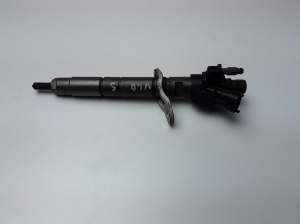  Fuel injector 