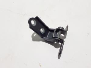 TOYOTA RAV 4 A5 (2019–2026) Rear side door lower hinge 6877033050 - 2