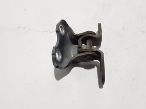 TOYOTA RAV 4 A5 (2019–2026) Front door lower hinge 6873012120 - 2