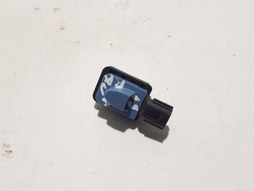 TOYOTA RAV 4 A5 (2019–2026) Airbag sensor 8983A33010 TOYOTA RAV 4 A5 (2019–2026) Airbag sensor 8983A33010