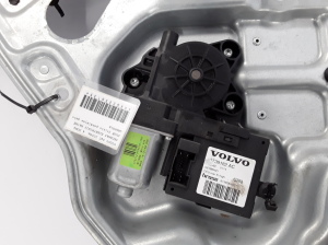 VOLVO S40 II (2004–2013) Aizmugurējo durvju logu pacēlājs 8679082 - 3