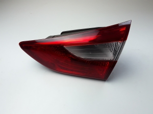Tail light on trunk lid - 92404A50
