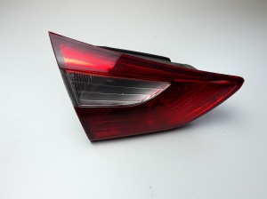 Tail light on trunk lid - 9240.3A50
