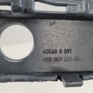 AUDI A8 D3 (2002–2010) Esikaitseraua iluliist 4E0807223AD GRU - 4