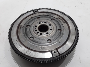  Clutch flywheel 