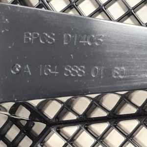Mercedes Benz ML-Class 164 (2005–2011) Emblemrahmen des Kühlergrills A1648880160 - 3