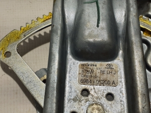 TOYOTA Hilux (2015–2020) Aizmugurējo durvju logu pacēlājs 698040K120 - 3