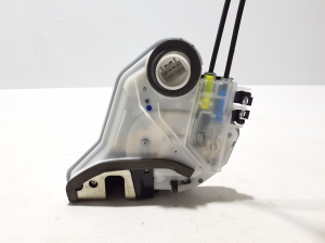 TOYOTA Hilux (2015–2020) Rear side door lock 690600K090 - 2