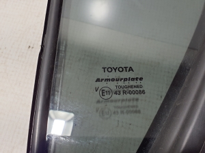 TOYOTA Hilux (2015–2020) Aizmugurējo sānu durvju trīsstūrveida stikls 681240K260 - 3