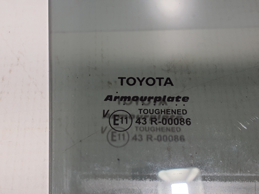 TOYOTA Hilux 8 generation (2015-2024) Verre de porte coulissante côté droit 681130K250 23825638