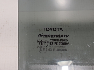 TOYOTA Hilux (2015–2020) Aizmugurējo sānu durvju stikls 681130K250 - 2